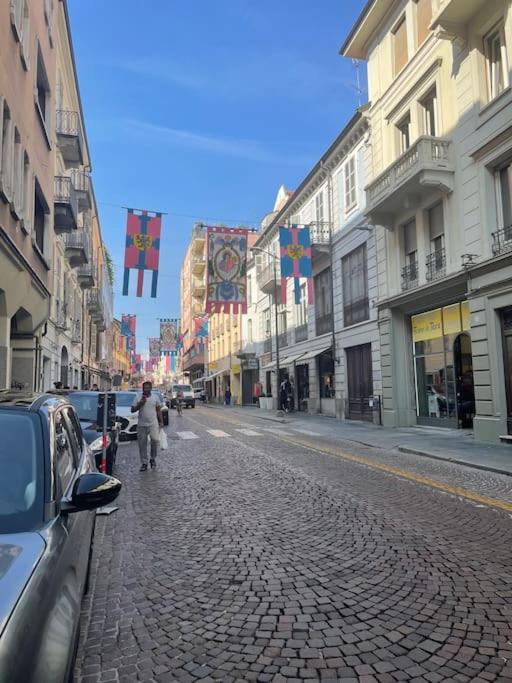 Centro Storico-Mansarda Verde Con Terrazzino E A/C Asti Esterno foto